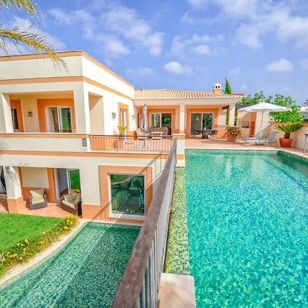 Ria Alvor Luxurious Golfview ラゴス